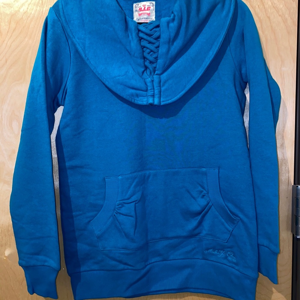 Blue sweatshirt/top